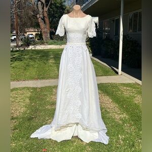 Vtg Mid-century 1960s Wedding Gown Dress Train Off-white Silk Lace Peplum